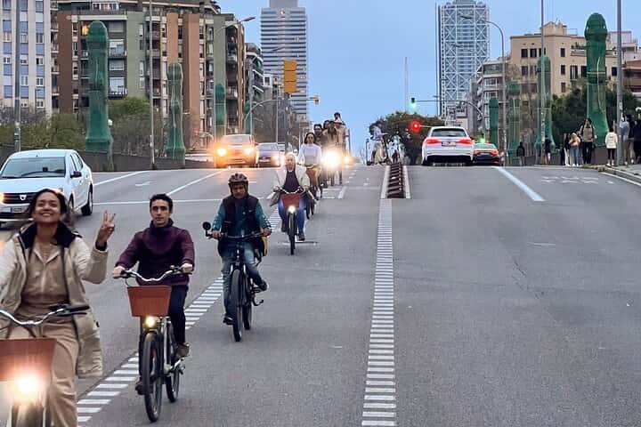 Tours privados en bicicleta - Ruta personalizable, lo más destacado de Barcelona en Barcelona - Foto 8