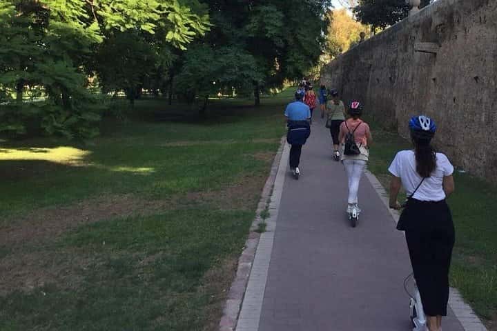 Tour privado en moto eléctrica por los jardines de la ciudad vieja y la ciudad de las artes en Valencia - Foto 5