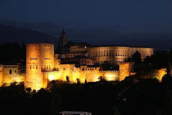 Tour Nocturno Privado de la Alhambra de Granada incluye Tickets en Granada - Imagen principal