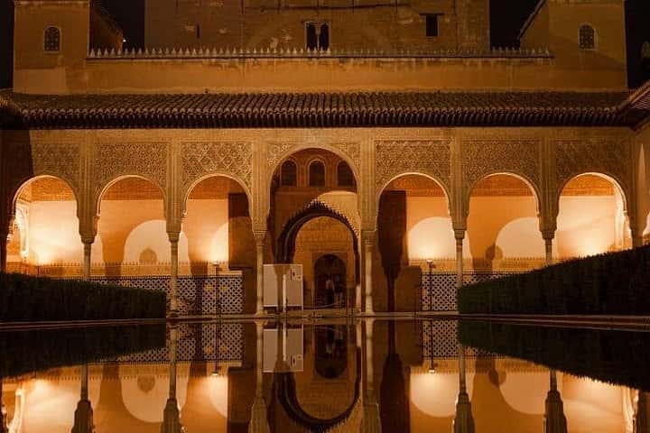 Tour Nocturno Privado de la Alhambra de Granada incluye Tickets en Granada - Foto 4
