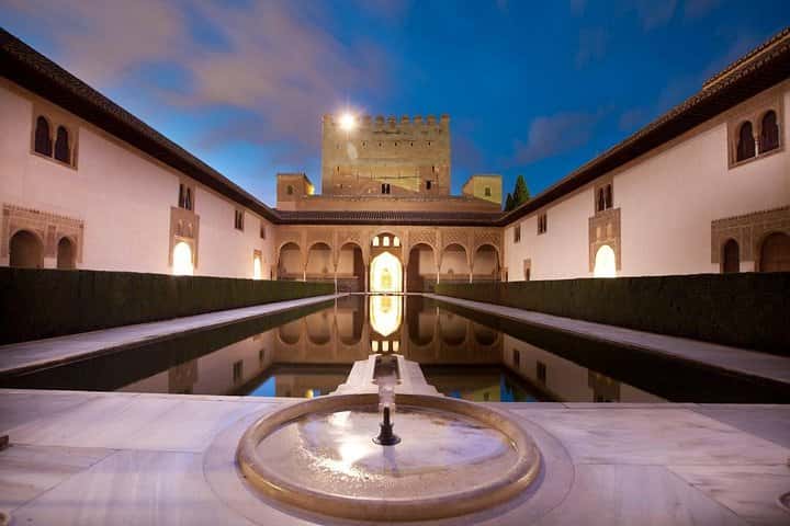 Tour Nocturno Privado de la Alhambra de Granada incluye Tickets en Granada - Foto 8