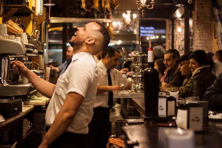 Tour gastronómico por Sevilla : Vermut, Churros & 10 + Sabrosos Platos Locales en Sevilla - Foto 7