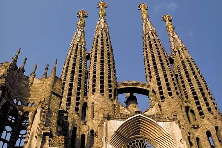 Excursión privada de medio día al monasterio de Montserrat y vistas a la montaña en Barcelona - Foto 2