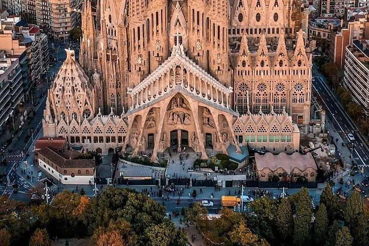 Excursión privada de medio día al monasterio de Montserrat y vistas a la montaña en Barcelona - Foto 3