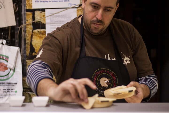 Tour gastronómico por Sevilla : Vermut, Churros & 10 + Sabrosos Platos Locales en Sevilla - Foto 3