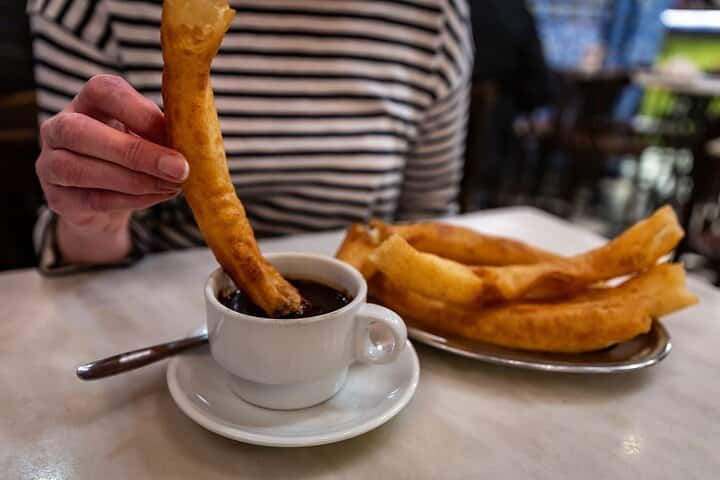 Tour gastronómico por Sevilla : Vermut, Churros & 10 + Sabrosos Platos Locales en Sevilla - Imagen principal