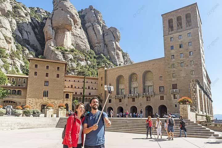 Excursión privada al Monasterio de Montserrat con recogida en el hotel en Barcelona - Imagen principal