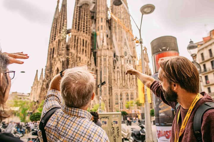 Barcelona destaca la Sagrada Familia y el Parque Güell semiprivado en Barcelona - Imagen principal