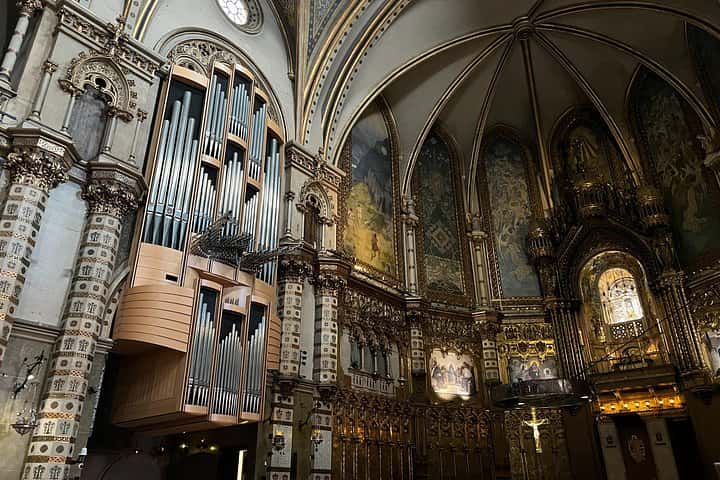 Excursión privada al Monasterio de Montserrat con recogida en el hotel en Barcelona - Foto 17