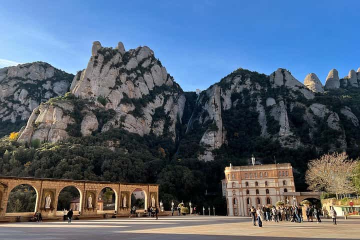Excursión privada al Monasterio de Montserrat con recogida en el hotel en Barcelona - Foto 19