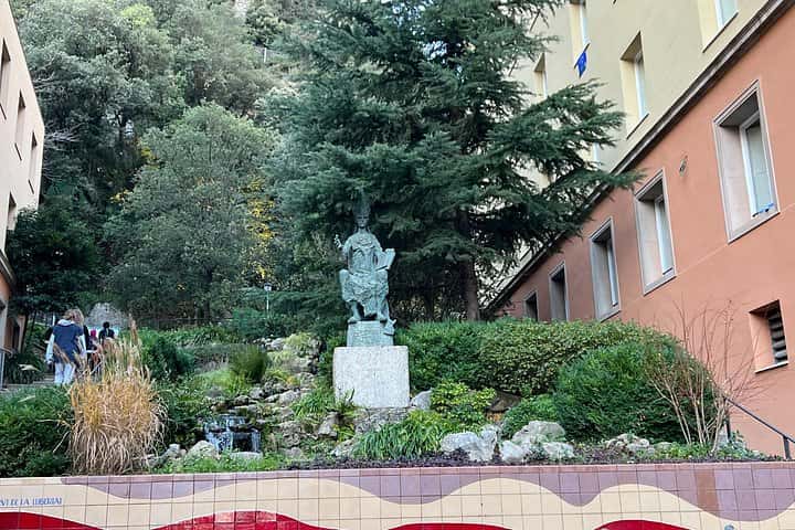 Excursión privada al Monasterio de Montserrat con recogida en el hotel en Barcelona - Foto 22