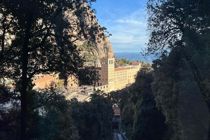 Excursión privada al Monasterio de Montserrat con recogida en el hotel en Barcelona - Foto 23