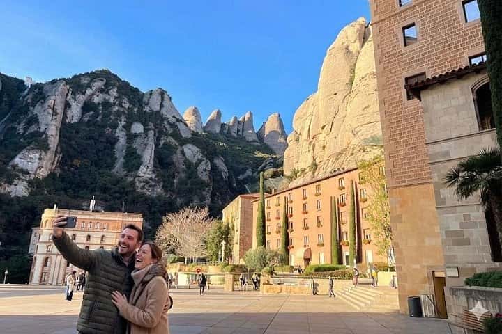Excursión privada al Monasterio de Montserrat con recogida en el hotel en Barcelona - Foto 5