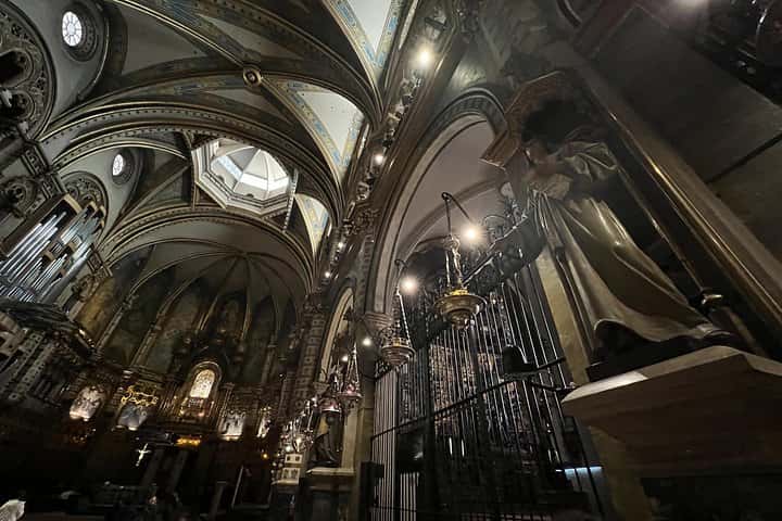 Excursión privada al Monasterio de Montserrat con recogida en el hotel en Barcelona - Foto 27