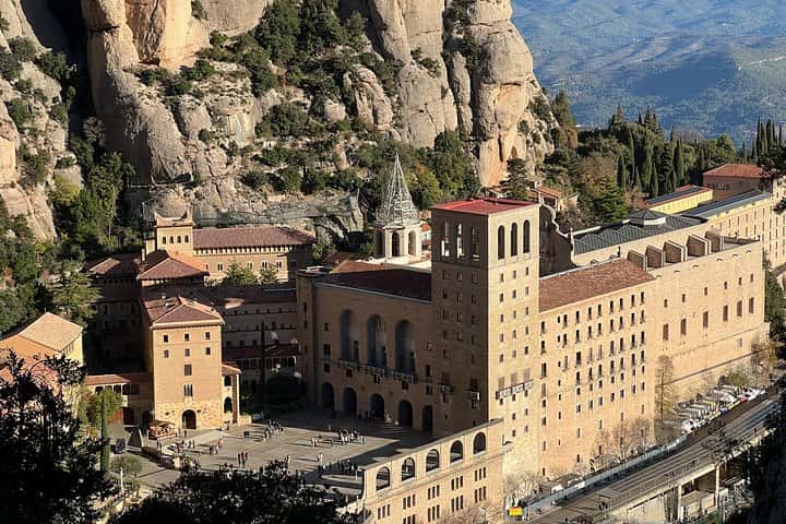 Excursión privada al Monasterio de Montserrat con recogida en el hotel en Barcelona - Foto 28