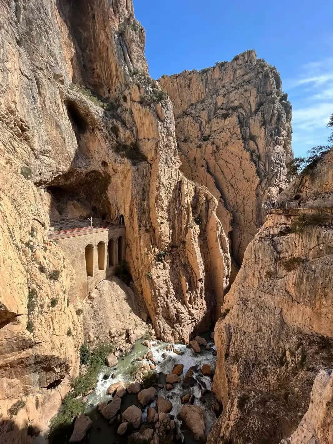 Ardales: tour guiado a pie por el Caminito del Rey y El Gaitanejo en Málaga - Foto 2