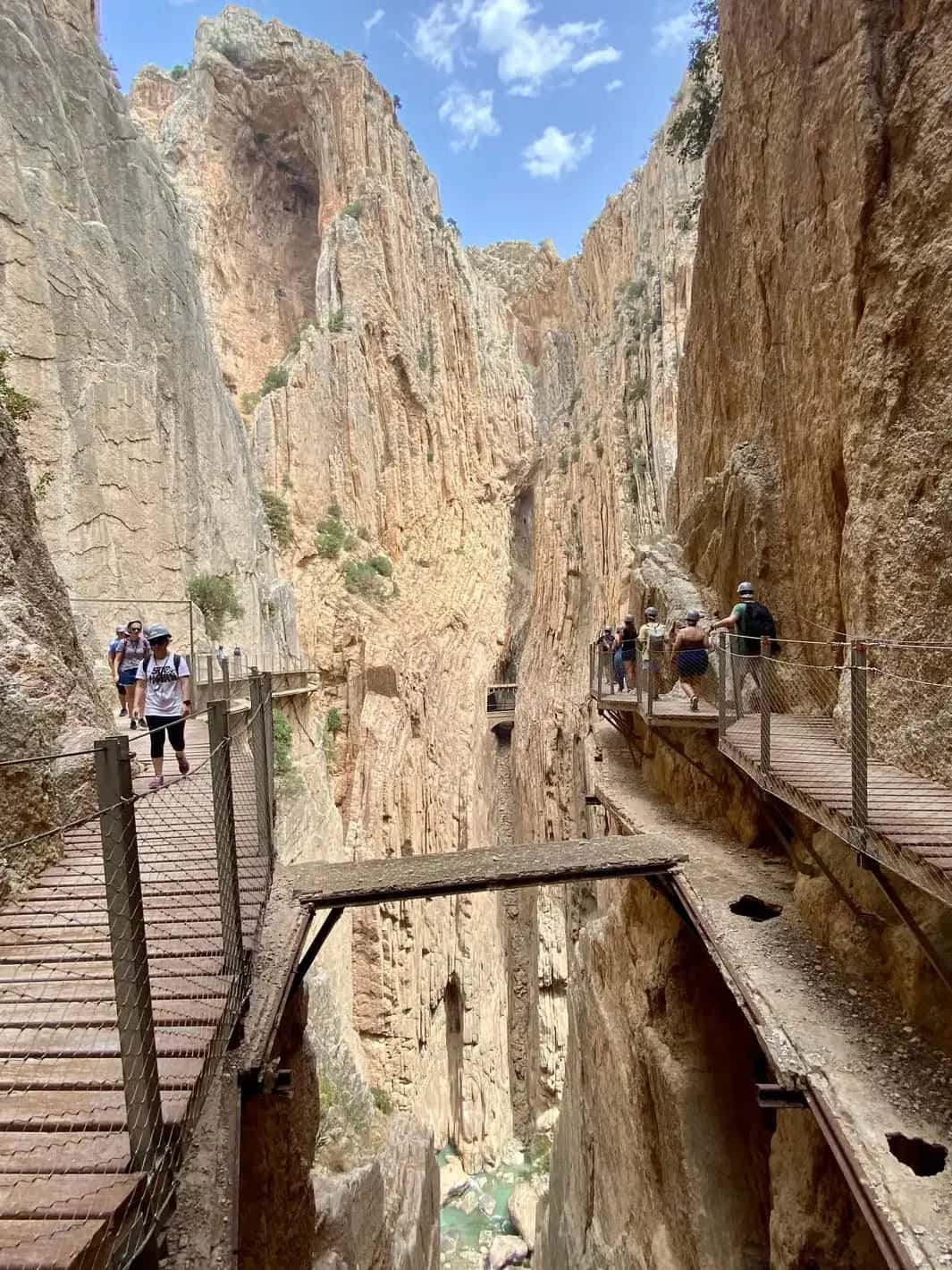 Ardales: tour guiado a pie por el Caminito del Rey y El Gaitanejo en Málaga - Foto 3