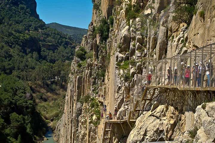 Tour privado de aventura desde Málaga al Caminito del Rey - Tour en Málaga
