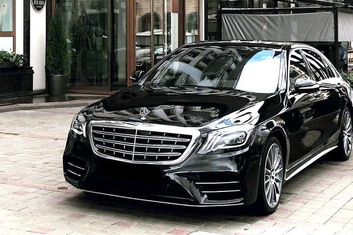 Traslado al aeropuerto: Aeropuerto de Málaga AGP a Málaga en coche de lujo en Málaga - Imagen principal