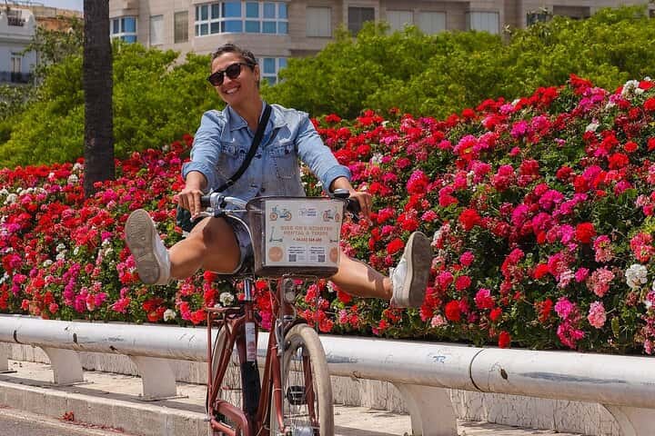 Bike tour by local points of interest with history en Valencia - Main image