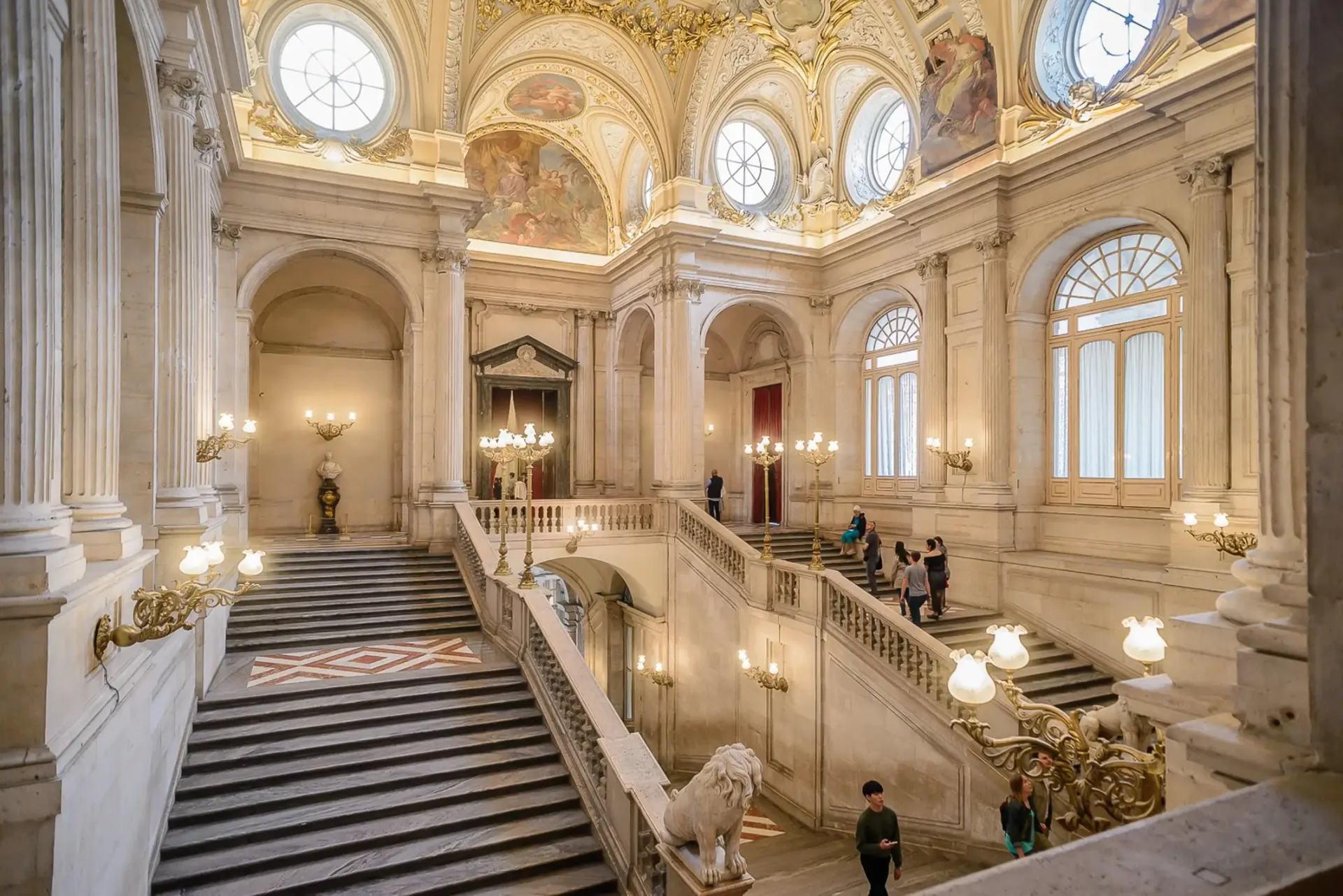 Visita guiada experta al Palacio Real de Madrid con acceso sin colas